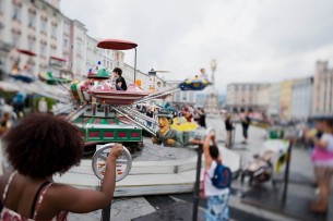 Interaktive Installation im Öffentlichen Raum, technische Realisation Für die ARS Electronica Linz Gmbh, im Rahmen des Projekts "80+1 eine reise um die Welt"